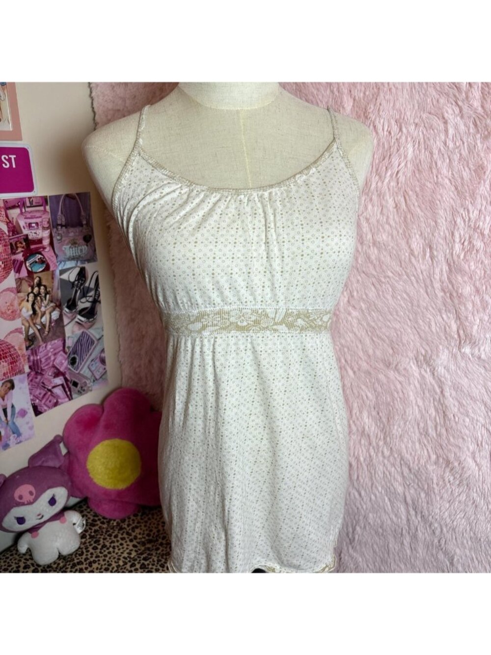 Arizona Jean Company White and tan polka dot babydoll top with hibiscus detail